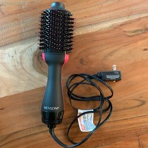 Revlon One-Step Hair Dryer And Volumizer Brush